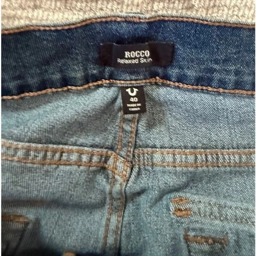 True Religion Rocco Relaxed Skinny Jeans Mens 40X31 Blue Medium Wash Flap Denim.